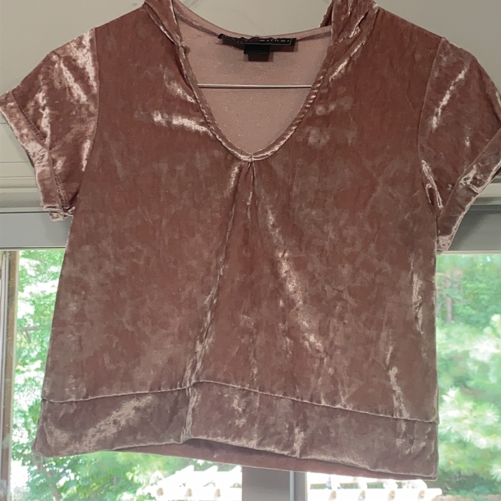 Light mauve/pink half top w/hood